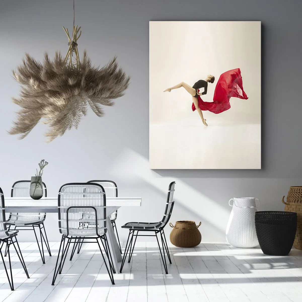 Bild auf Leinwand - Leinwandbild - Eine dynamische Tänzerin in schwarzem Outfit und rotem Stoff in Bewegung. - 70x100cm - Rot und Schwarz - Moderne Wanddekoration für Wohnzimmer und Schlafzimmer ARTTOR