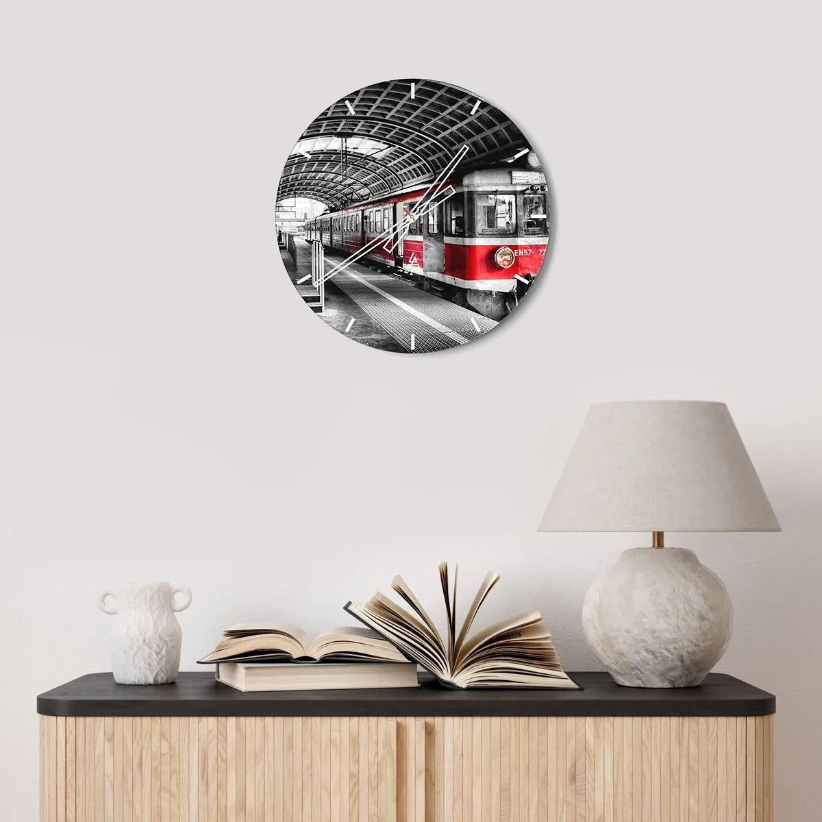 Wanduhr - Glasuhr - Roter Zug am Bahnhof im Industriestil - 30x30cm - Vielleicht ist es eine Reise Ihres Lebens? - Moderne Wanddekoration für Wohnzimmer, Küche und Schlafzimmer ARTTOR