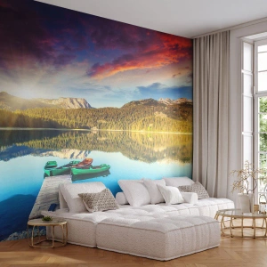 Selbstklebende Fototapete Deluxe Sticker - Glatt wie ein Spiegel über dem Wasser - Landschaft, Berge, Wald - 300x210 cm
