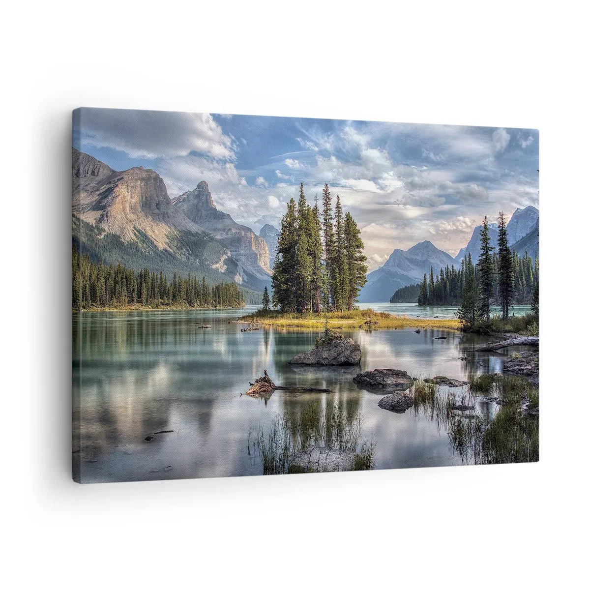 Bild auf Leinwand - Leinwandbild - Eine Berglandschaft mit einer Insel, umgeben von einem ruhigen See - 70x50cm - An dem tollen und sauberen Wasser ... - Moderne Wanddekoration für Wohnzimmer und Schlafzimmer ARTTOR