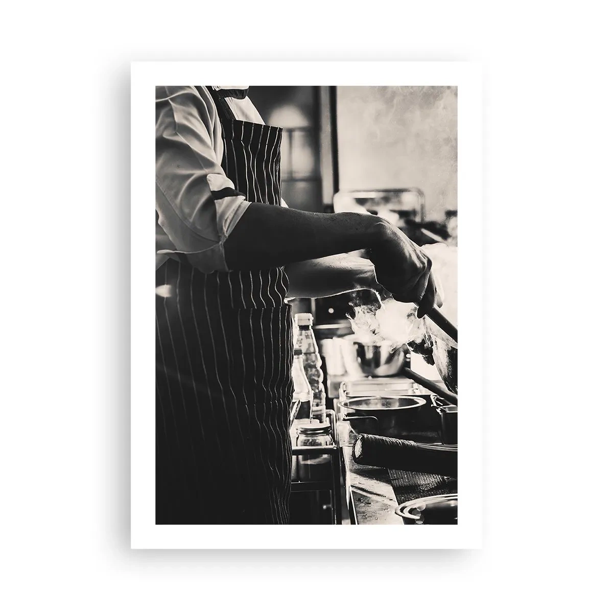 Poster - Schwarz-Weiß-Foto eines Kochs bei der Arbeit - 50x70cm - Alchemie der Aromen - Moderne Wanddekoration für Wohnzimmer und Schlafzimmer ARTTOR
