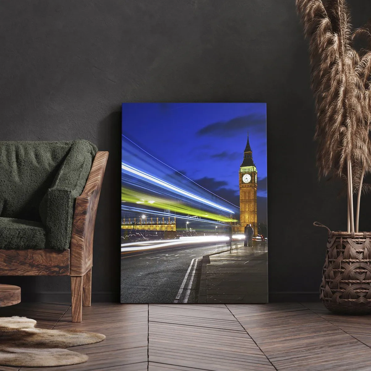 Bild auf Leinwand - Leinwandbild - Big Ben bei Nacht mit der Wirkung von Lichtern im Straßenverkehr - 50x70cm - Unter den wachsamen Augen von Big Ben - Moderne Wanddekoration für Wohnzimmer und Schlafzimmer ARTTOR