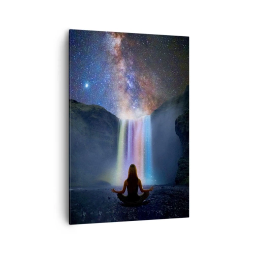 Bild auf Leinwand - Leinwandbild - Meditation vor einem Wasserfall inmitten der Sterne - 70x100cm - Absolute Harmonie - Moderne Wanddekoration für Wohnzimmer und Schlafzimmer ARTTOR