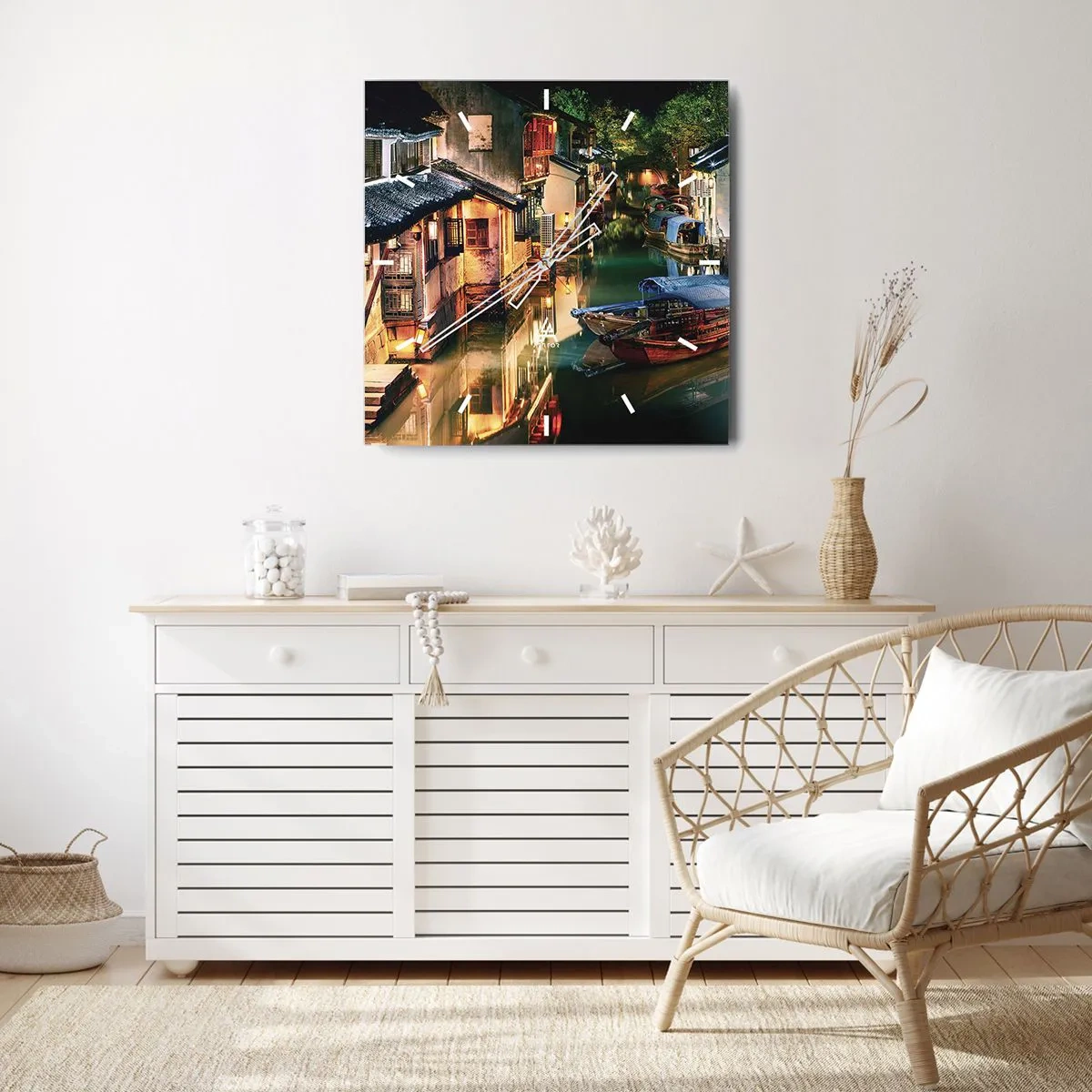 Wanduhr - Glasuhr - Nachtansicht der Kanäle mit traditionellen Booten und Häusern - 30x30cm - Ein Abend auf einer chinesischen Straße - Moderne Wanddekoration für Wohnzimmer und Schlafzimmer ARTTOR