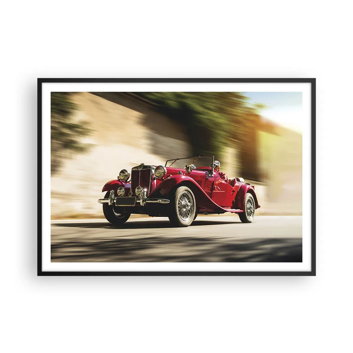 Poster in einem schwarzem Rahmen - Roter Oldtimer in Bewegung auf einer sonnigen Straße - 100x70cm - Schöner als Nike von Samothrake - Moderne Wanddekoration für Wohnzimmer und Schlafzimmer ARTTOR