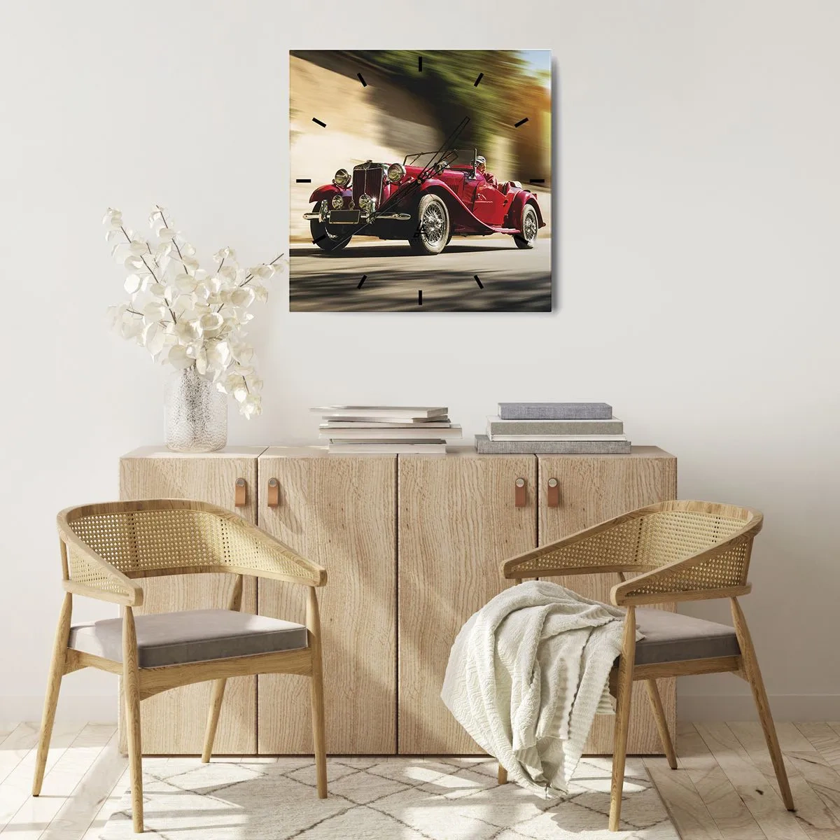 Wanduhr - Glasuhr - Roter Oldtimer in Bewegung auf einer sonnigen Straße - 30x30cm - Schöner als Nike von Samothrake - Moderne Wanddekoration für Wohnzimmer und Schlafzimmer ARTTOR