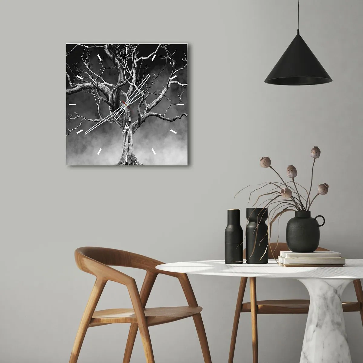 Wanduhr - Glasuhr - Ein trockener Baum in Schwarz und Weiß gegen den Nebel - 30x30cm - Ursprünglich und heilig - Moderne Wanddekoration für Wohnzimmer und Schlafzimmer ARTTOR