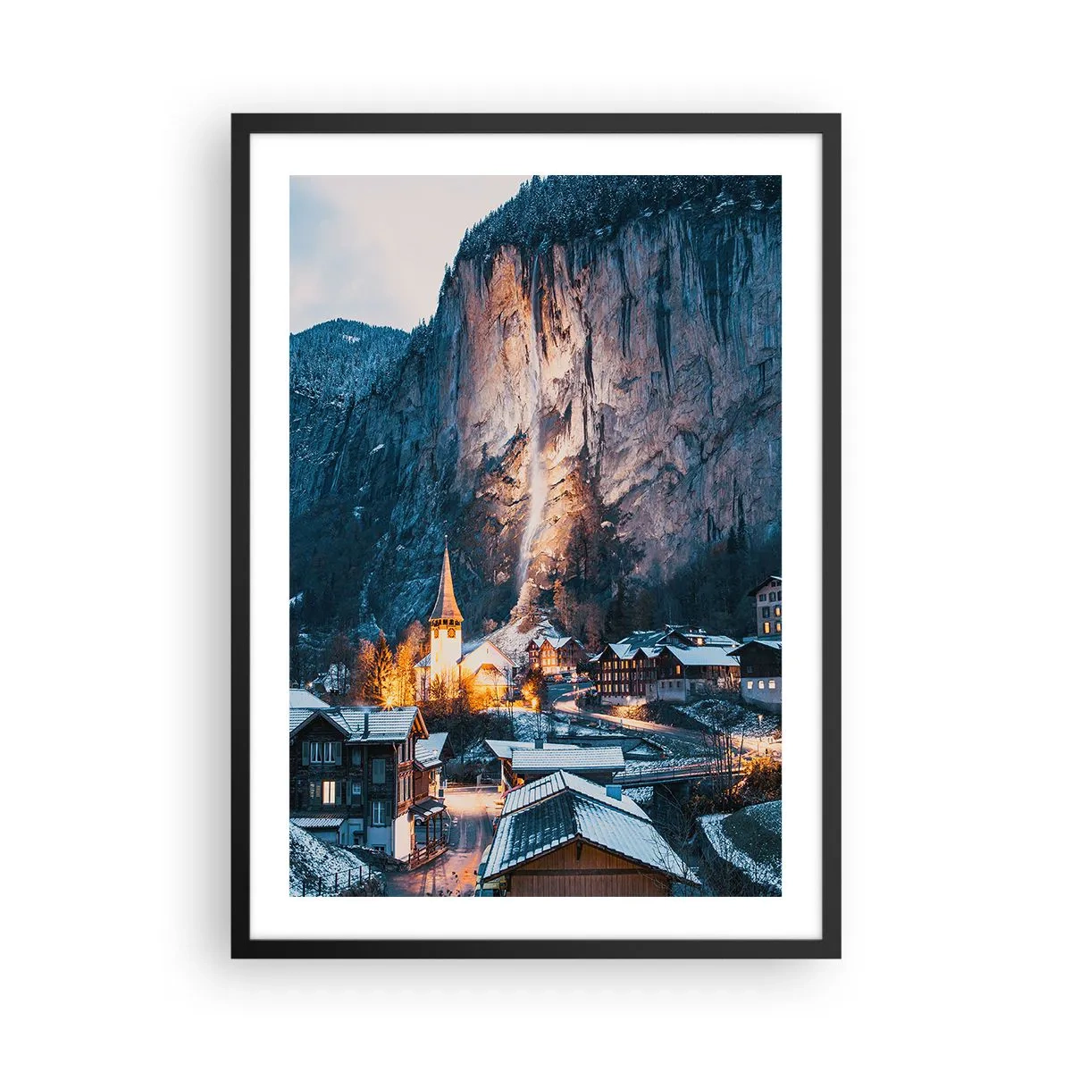 Poster in einem schwarzem Rahmen - Beleuchtetes Winterdorf am Fuße der Klippe - 50x70cm - Der leuchtende Geist des Winters - Moderne Wanddekoration für Wohnzimmer und Schlafzimmer ARTTOR