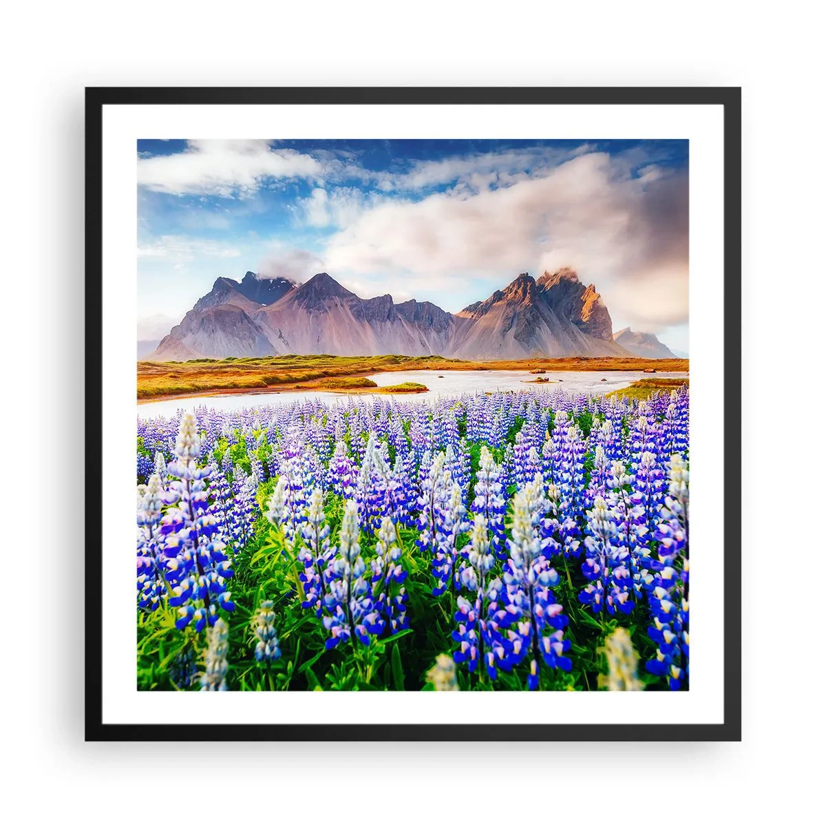 Poster in einem schwarzem Rahmen - Kraft und Strenge neben Sanftmut - 60x60 cm