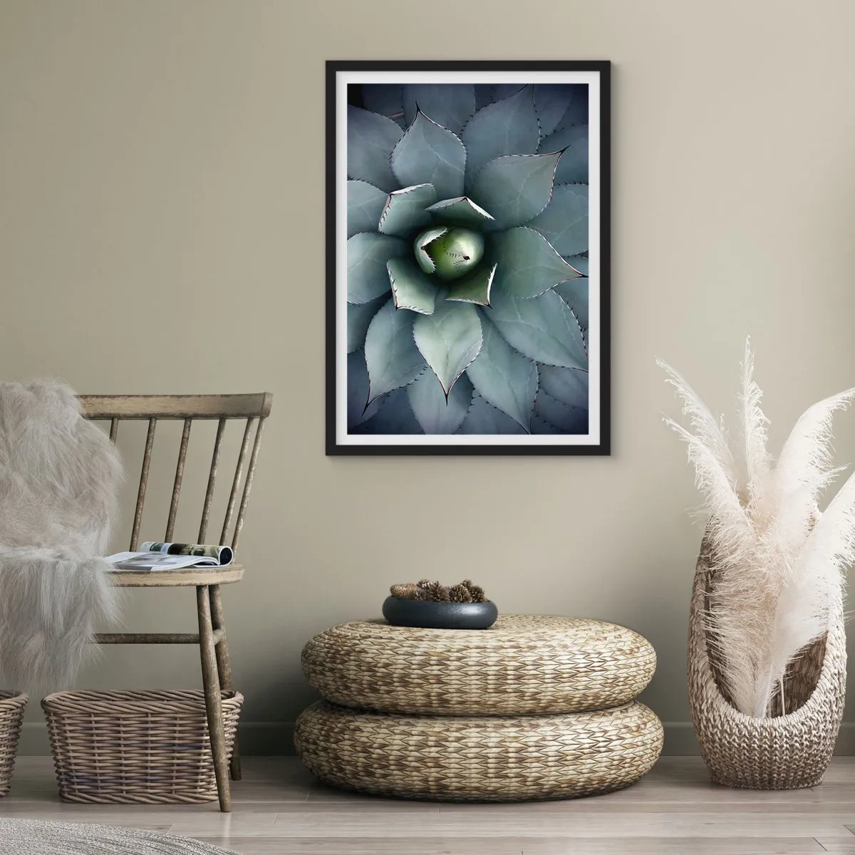 Poster in einem schwarzem Rahmen - Eine Nahaufnahme der symmetrischen Blätter einer Sukkulente in Grüntönen. - 50x70cm - Es lockt an und warnt - Moderne Wanddekoration für Wohnzimmer und Schlafzimmer ARTTOR