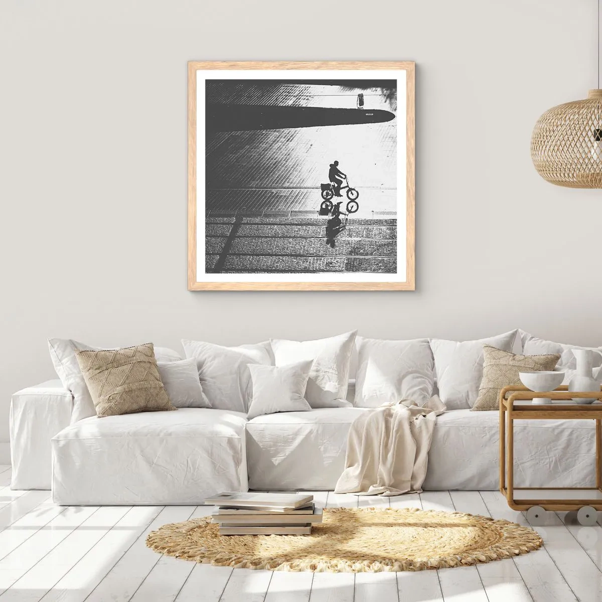 Poster in einem Rahmen aus heller Eiche - Vor sich hin durch die Stadt - 50x50 cm