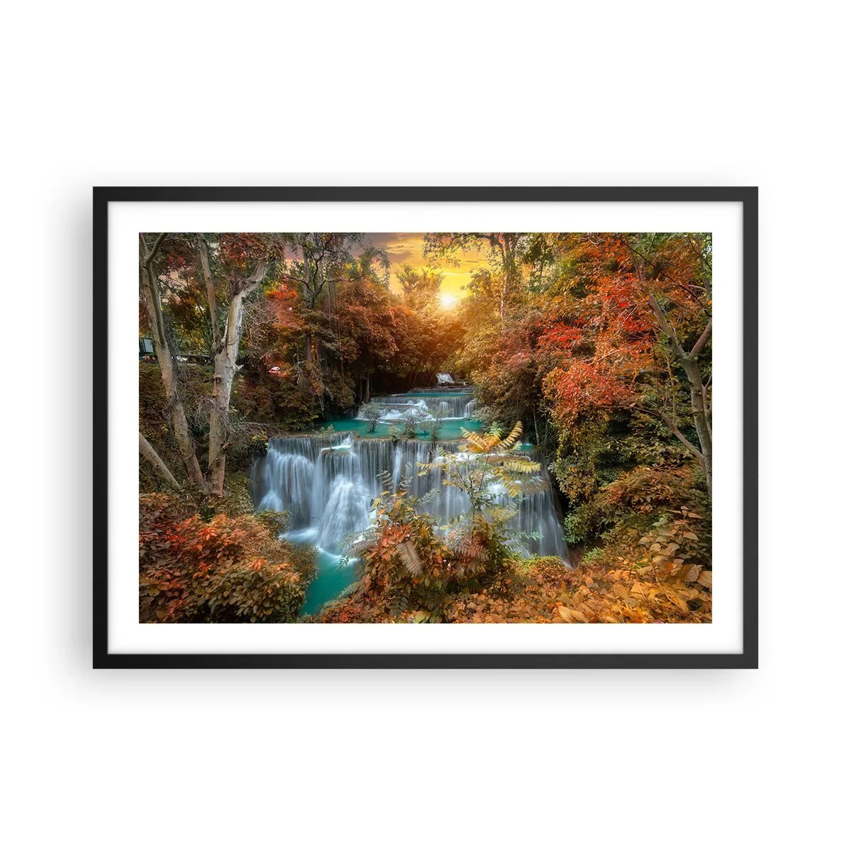 Poster in einem schwarzem Rahmen - Herbstlicher Wasserfall, umgeben von bunten Bäumen im Sonnenlicht - 70x50cm - Versteckter Schatz des Waldes - Moderne Wanddekoration für Wohnzimmer und Schlafzimmer ARTTOR