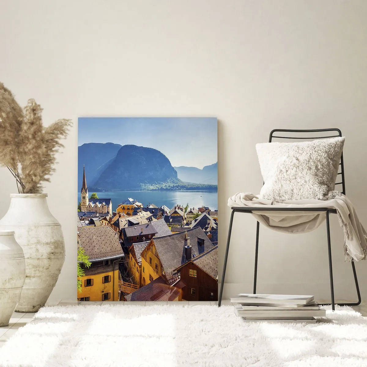 Glasbild - Bild auf glas - Ein malerisches Dorf an einem See, umgeben von Bergen an einem sonnigen Tag - 70x100cm - Es könnte nicht malerischer sein - Moderne Wanddekoration für Wohnzimmer und Schlafzimmer ARTTOR