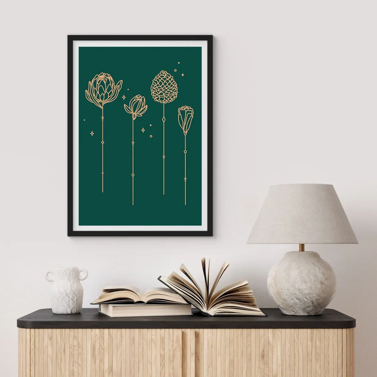 Poster in einem schwarzem Rahmen - Goldene Umrisse von Blumen auf dunkelgrünem Hintergrund - 50x70cm - Familie ZIÓŁkowski - Moderne Wanddekoration für Wohnzimmer und Schlafzimmer ARTTOR