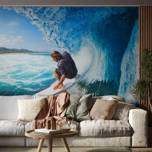 Fototapete Premium Sand - Ein Surfer reitet auf einer Welle vor dem Hintergrund eines blauen Ozeans und einer Küste - 100x70cm - Tanzen mit den Wellen - Moderne Wanddekoration für Wohnzimmer und Schlafzimmer ARTTOR