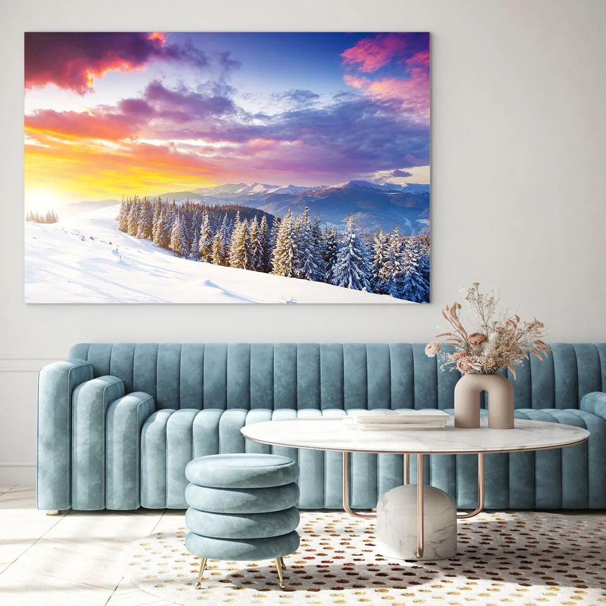 Glasbild - Bild auf glas - Winterliche Berglandschaft mit schneebedeckten Bäumen und buntem Himmel - 120x80cm - Am helllichten Tag - Moderne Wanddekoration für Wohnzimmer und Schlafzimmer ARTTOR