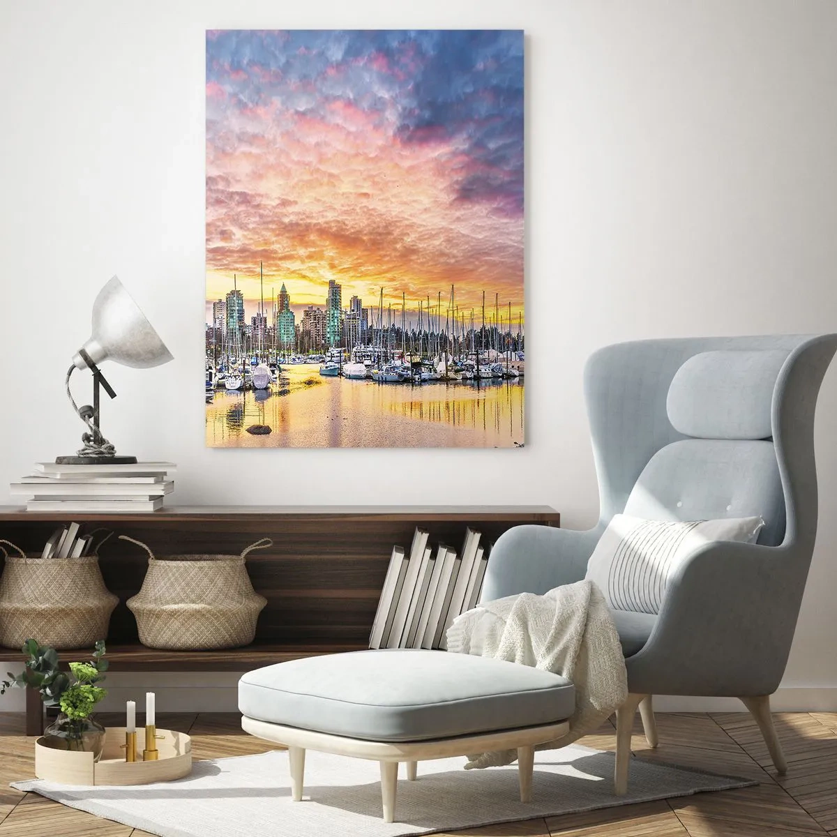 Glasbild - Bild auf glas - Marina mit Yachten und Stadtbild bei Sonnenuntergang - 70x100cm - Die Stadt der tausend Seefahrer - Moderne Wanddekoration für Wohnzimmer und Schlafzimmer ARTTOR