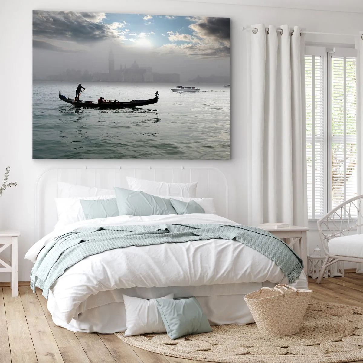 Bild auf Leinwand - Leinwandbild - An einem nebligen Morgen gleitet eine Gondel über die Gewässer Venedigs und bietet einen Blick auf die Stadt. - 70x50cm - Eine fabelhafte Stadt aus Wasser und Nebel - Moderne Wanddekoration ARTTOR