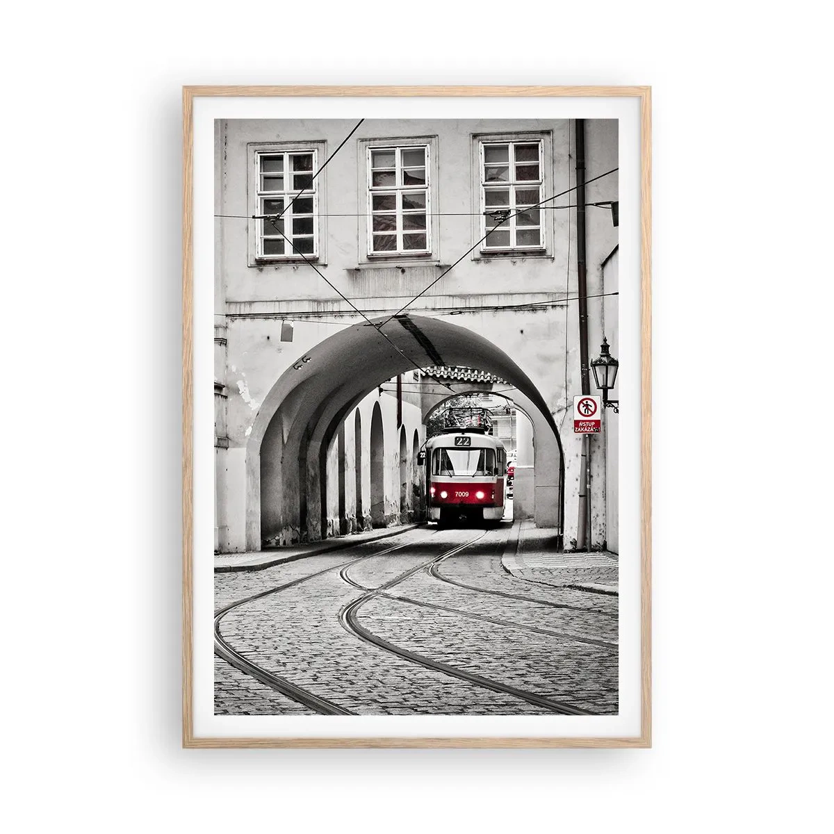Poster in einem Rahmen aus heller Eiche - Durch das Stadtlabyrinth - 70x100 cm