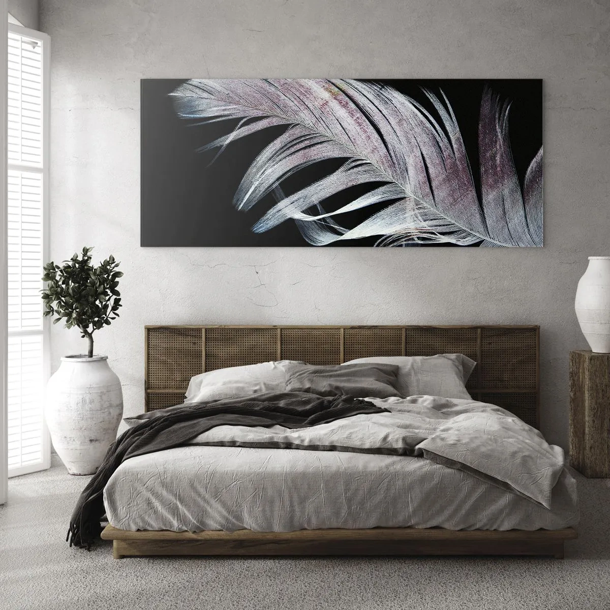 Glasbild - Bild auf glas - Eine zarte Feder auf schwarzem Hintergrund in einem künstlerischen Ansatz - 160x50cm - Denke an Berührung - Moderne Wanddekoration für Wohnzimmer und Schlafzimmer ARTTOR