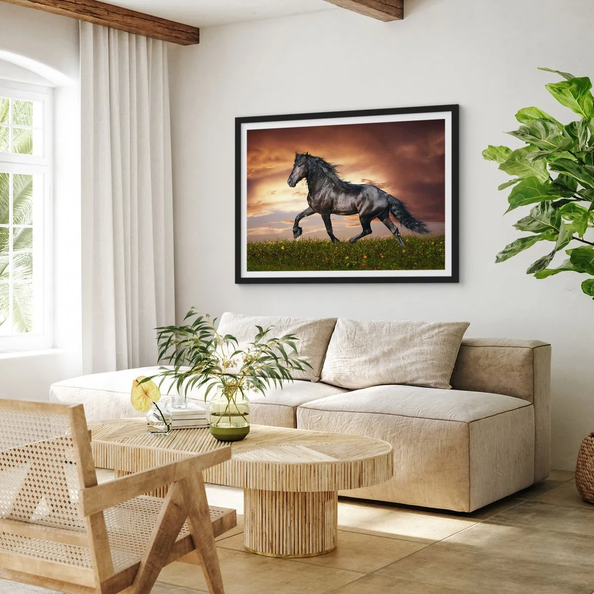 Poster in einem schwarzem Rahmen - Ein schwarzes Pferd galoppiert gegen die untergehende Sonne - 70x50cm - Schwarzer Prinz - Moderne Wanddekoration für Wohnzimmer und Schlafzimmer ARTTOR