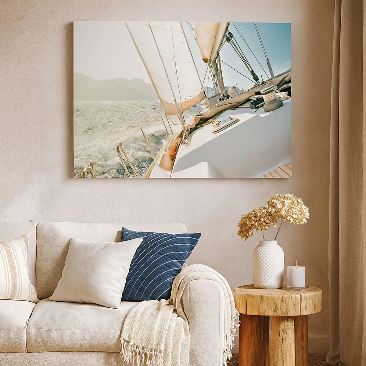 Bild auf Leinwand - Leinwandbild - Eine Yacht auf offener See mit Blick auf die Berge - 70x50cm - Unter vollen Segeln - Moderne Wanddekoration für Wohnzimmer und Schlafzimmer ARTTOR