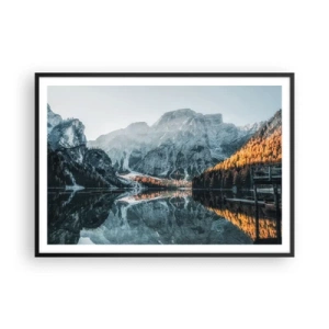 Poster in einem schwarzem Rahmen - Eine Berglandschaft spiegelt sich in der ruhigen Oberfläche eines Sees - 100x70cm - Spiegellandschaft - Moderne Wanddekoration für Wohnzimmer und Schlafzimmer ARTTOR