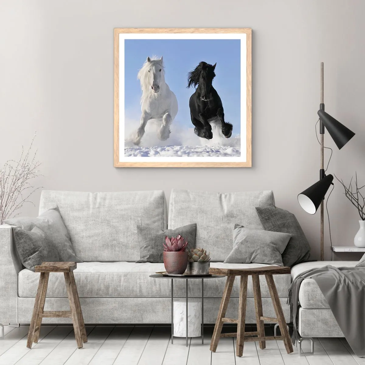 Poster in einem Rahmen aus heller Eiche - Schwarz-Weiß-Galopp - 30x30 cm