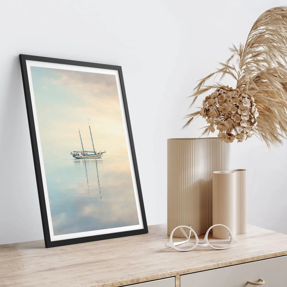 Poster in einem schwarzem Rahmen - Im Meer der Stille - 61x91 cm