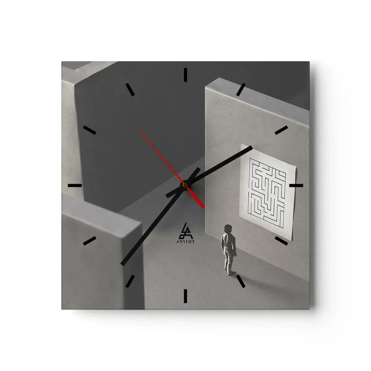 Wanduhr - Glasuhr - Eine Figur in einem Labyrinth, die auf eine hängende Karte schaut - 30x30cm - Aber wo bin ich? - Moderne Wanddekoration für Wohnzimmer und Schlafzimmer ARTTOR