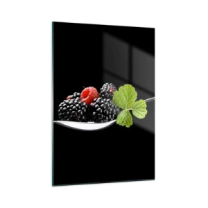 Glasbild - Bild auf glas - Himbeeren und Brombeeren auf einem Löffel mit einem grünen Blatt auf schwarzem Hintergrund - 50x70cm - Der Geschmack der Frische - Moderne Wanddekoration für Wohnzimmer und Schlafzimmer ARTTOR