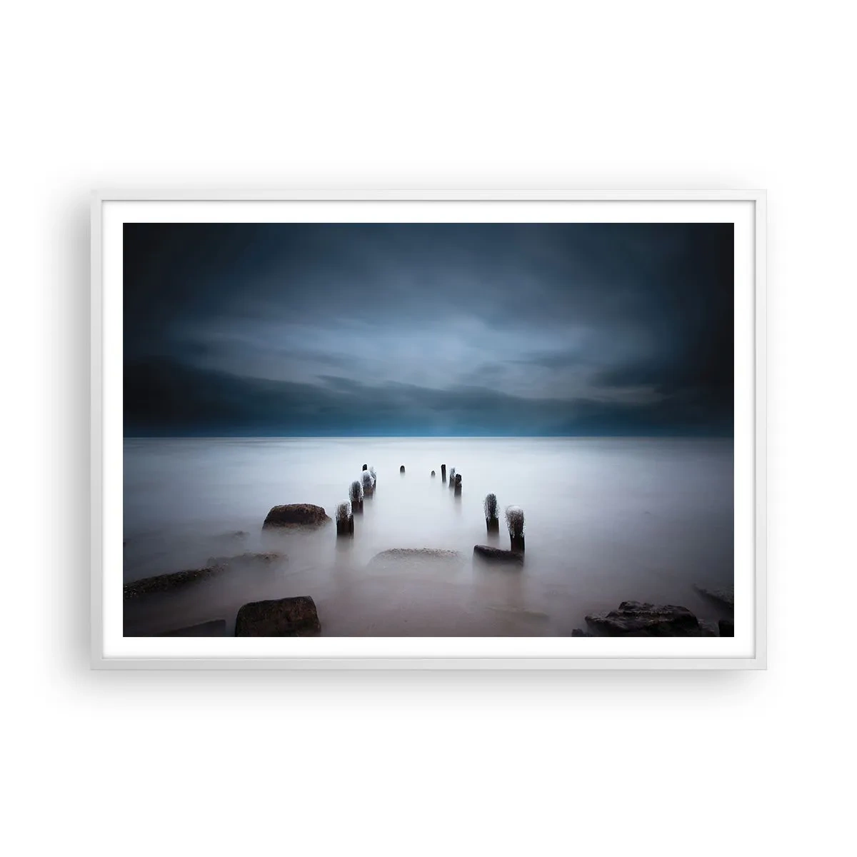 Poster in einem weißen Rahmen - Nachdenklicher See - 100x70 cm