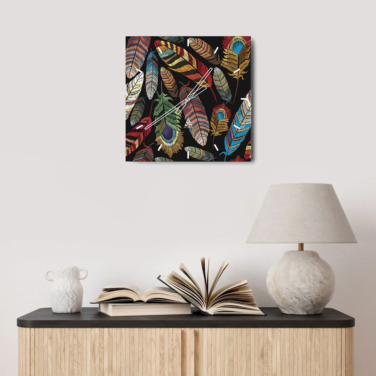 Wanduhr - Glasuhr - Bunte Federn auf schwarzem Hintergrund - 30x30cm - Der Vogelkarneval - Moderne Wanddekoration für Wohnzimmer und Schlafzimmer ARTTOR