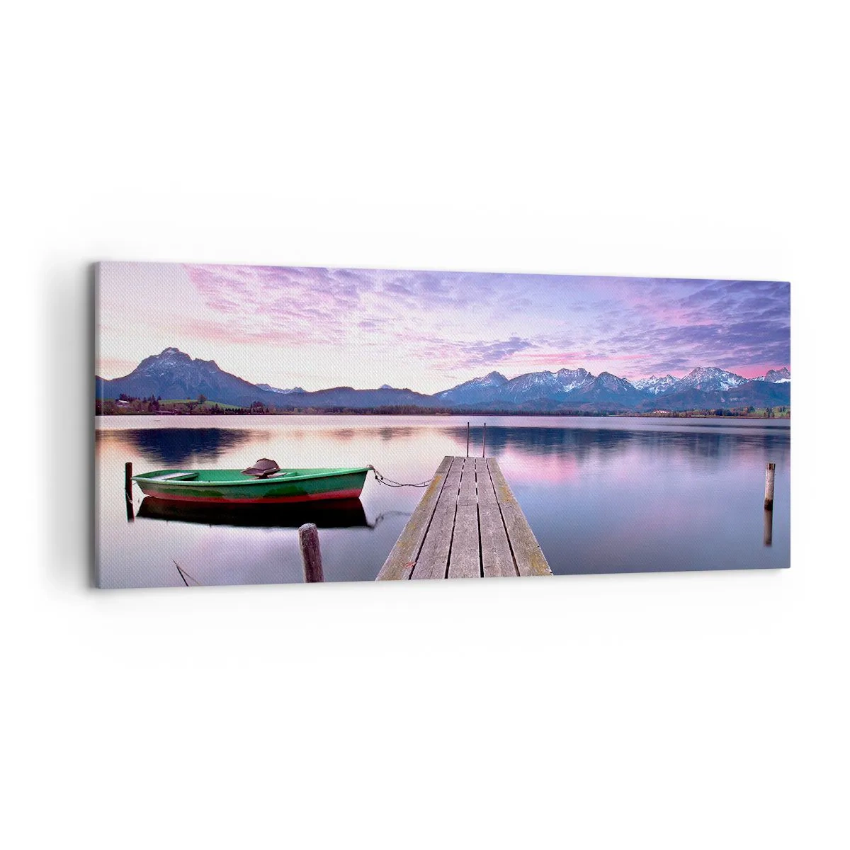 Bild auf Leinwand - Leinwandbild - Ein Holzsteg mit einem Boot auf einem von Bergen umgebenen See bei Sonnenuntergang - 120x50cm - Freundliche Stille - Moderne Wanddekoration für Wohnzimmer und Schlafzimmer ARTTOR