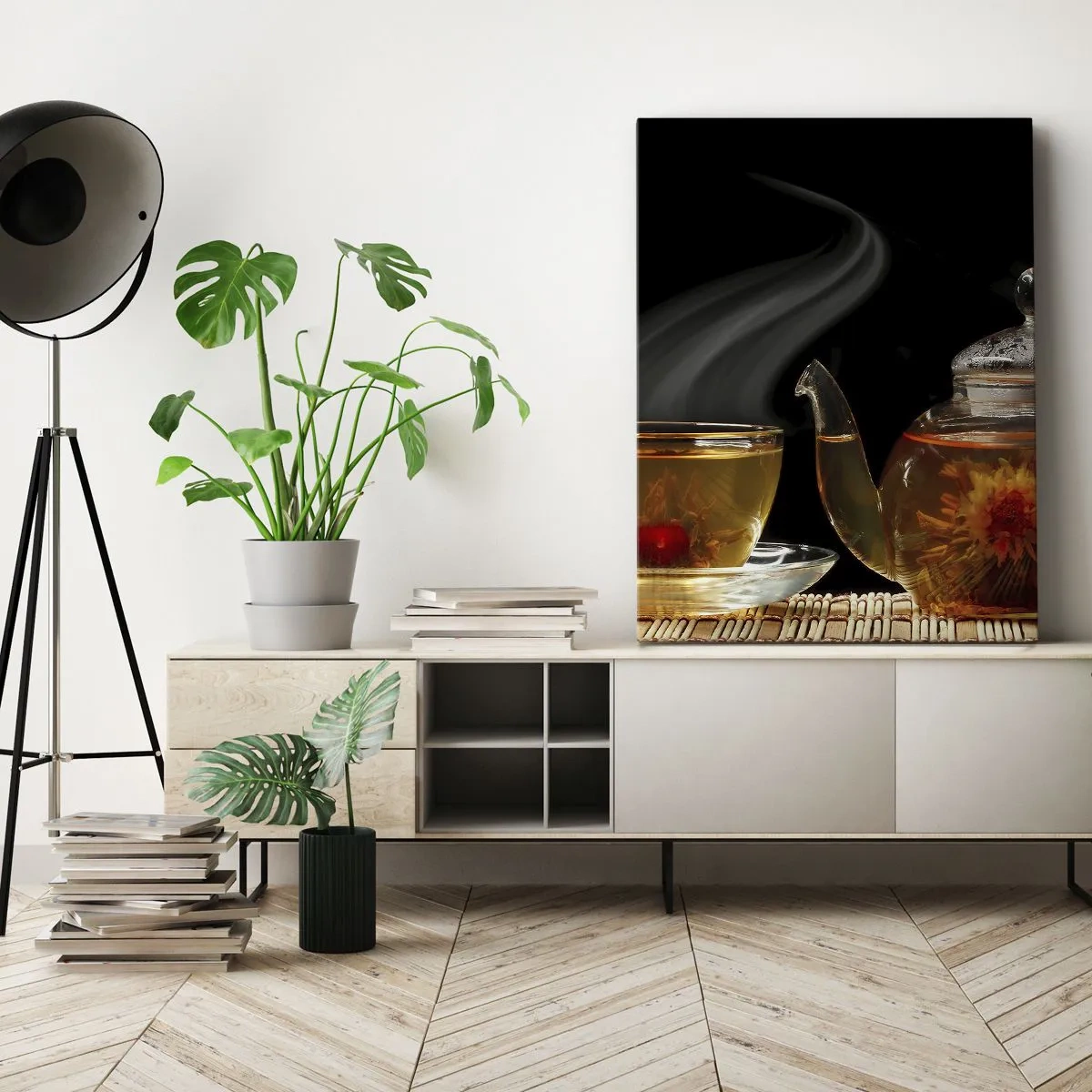 Bild auf Leinwand - Leinwandbild - Glasteekanne mit Blumentee und einer Tasse - 50x70cm - Die Magie und Kunst des Teezubereitens - Moderne Wanddekoration für Wohnzimmer und Schlafzimmer ARTTOR