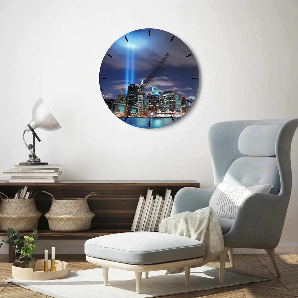 Wanduhr - Glasuhr - Abendpanorama der Stadt mit Scheinwerfern - 30x30cm - Erreiche den Himmel mit dem Licht - Moderne Wanddekoration für Wohnzimmer, Küche und Schlafzimmer ARTTOR