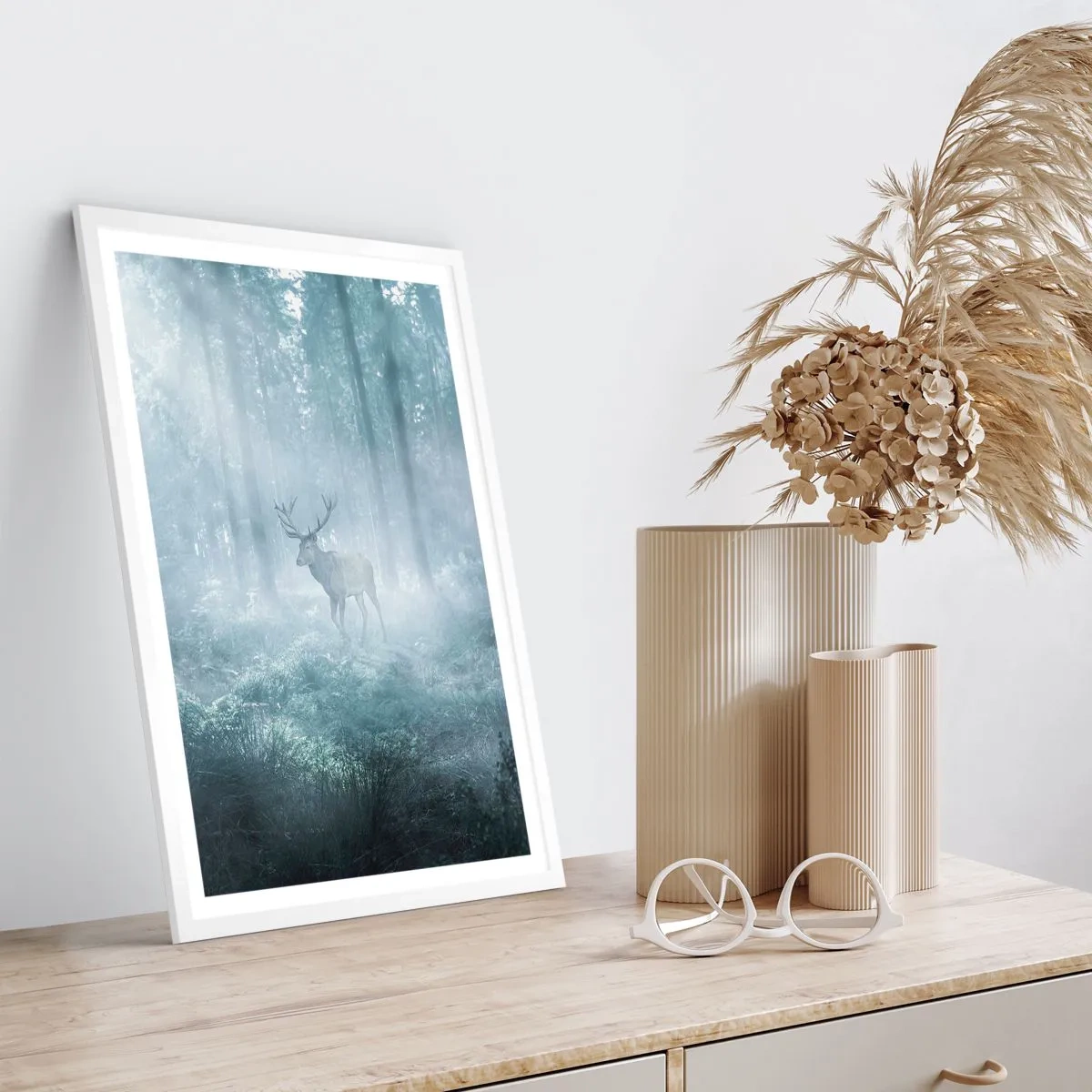 Poster in einem weißen Rahmen - Morgenvisite auf dem Grundstück - 70x100 cm