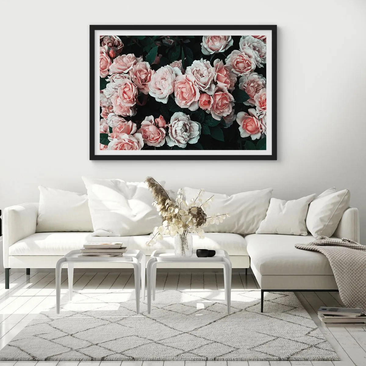 Poster in einem schwarzem Rahmen - Rosa Rosen auf dunklem Hintergrund in einer subtilen Komposition - 70x50cm - Rosen-Ensemble - Moderne Wanddekoration für Wohnzimmer und Schlafzimmer ARTTOR