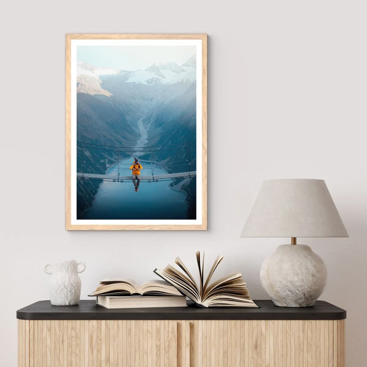 Poster in einem Rahmen aus heller Eiche - Entzückt in der Schwebe - 70x100 cm