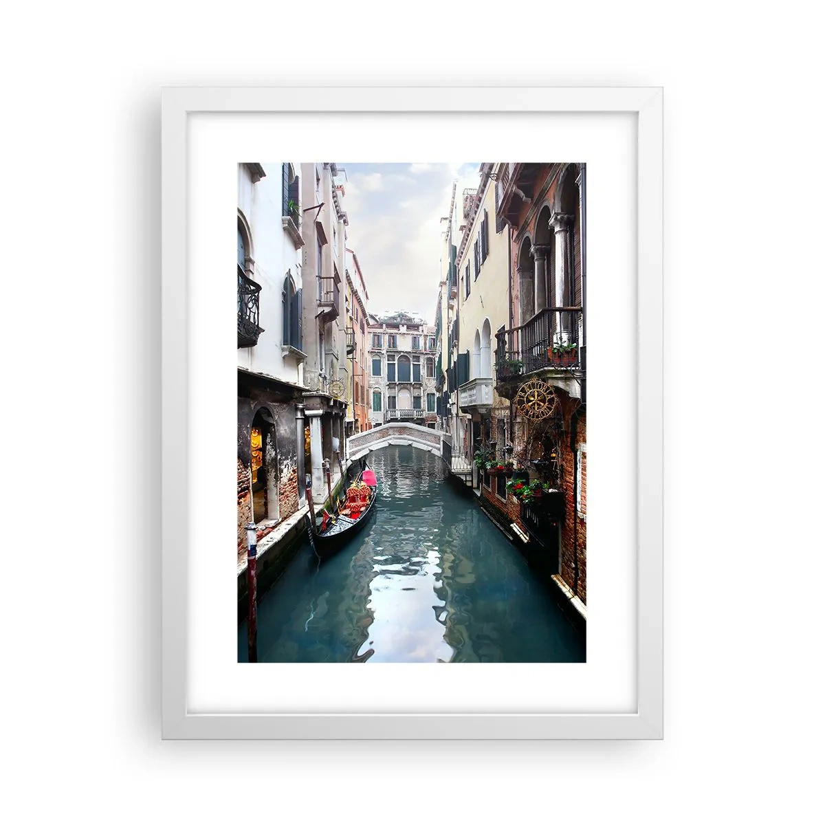 Poster in einem weißen Rahmen - Venezianische Landschaft mit Gondel und Brücke - 30x40 cm