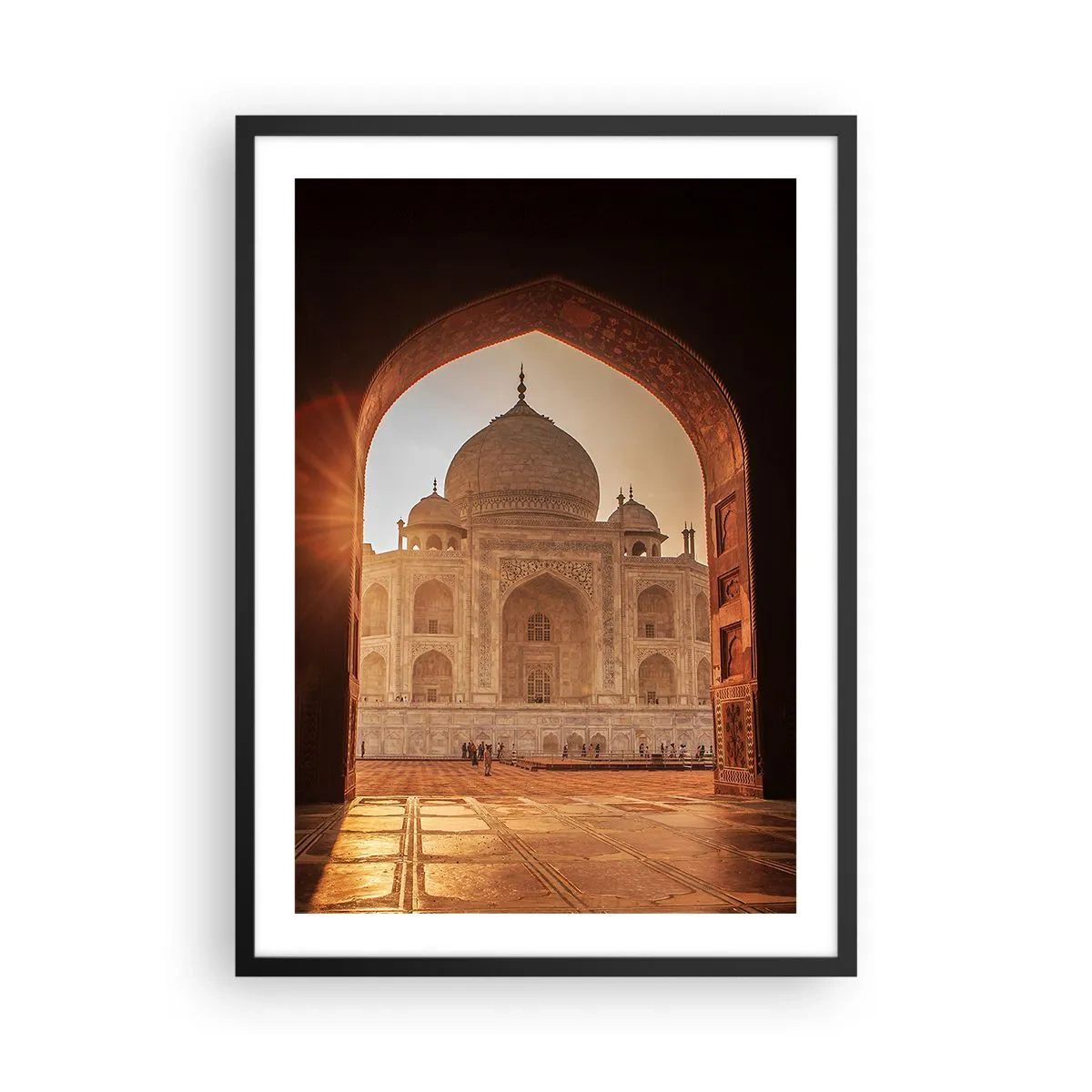 Poster in einem schwarzem Rahmen - Das monumentale Bauwerk, gesehen durch den verzierten Bogen bei Sonnenuntergang - 50x70cm - Denkmal der überirdischen Liebe - Moderne Wanddekoration für Wohnzimmer und Schlafzimmer ARTTOR