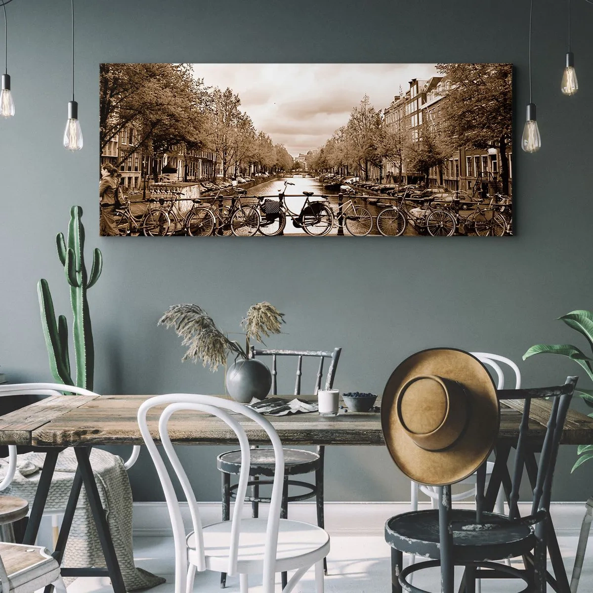 Bild auf Leinwand - Leinwandbild - Fahrradbrücke über den Kanal in Sepia - 140x50cm - Niederländische Atmosphäre - Moderne Wanddekoration für Wohnzimmer und Schlafzimmer ARTTOR