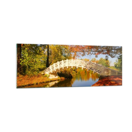 Glasbild - Bild auf glas - Eine Brücke in einem Park, umgeben von Herbstlaub über ruhigem Wasser - 140x50cm - Auf der weißen Seufzerbrücke - Moderne Wanddekoration für Wohnzimmer und Schlafzimmer ARTTOR