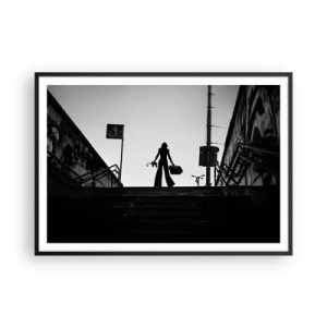 Poster in einem schwarzem Rahmen - Eine Frauenfigur auf der Treppe in Schwarzweiß mit dynamischer Atmosphäre - 100x70cm - Städtisches Wandern - Moderne Wanddekoration für Wohnzimmer und Schlafzimmer ARTTOR