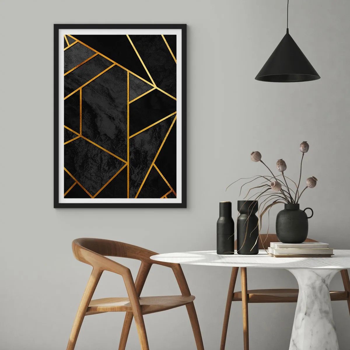 Poster in einem schwarzem Rahmen - Geometrische Muster in Gold auf schwarzem Hintergrund - 50x70cm - Dunkelheit und Glanz - Moderne Wanddekoration für Wohnzimmer und Schlafzimmer ARTTOR