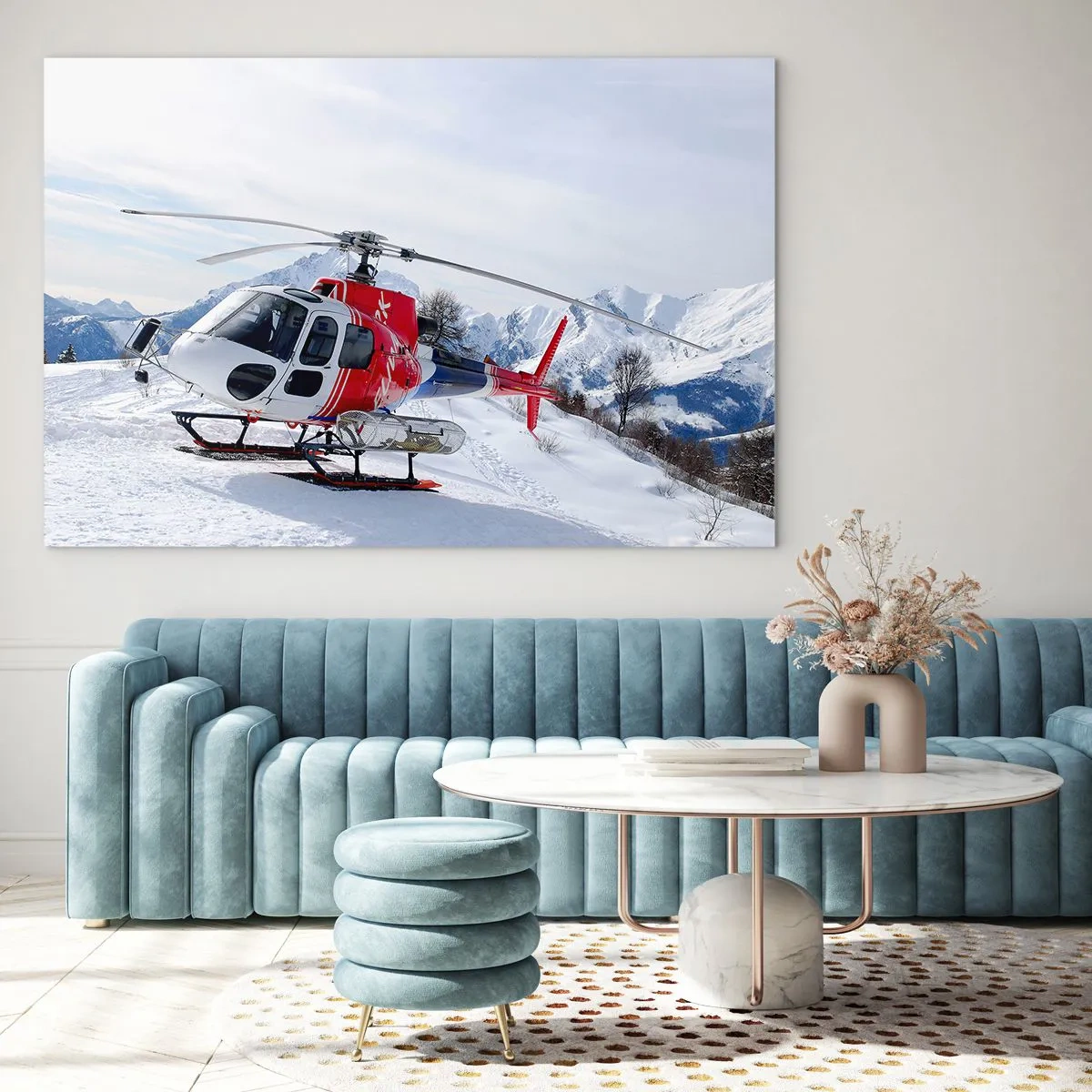 Glasbild - Bild auf glas - Ein roter Hubschrauber in einer winterlichen Berglandschaft - 70x50cm - Immer bereit - Moderne Wanddekoration für Wohnzimmer und Schlafzimmer ARTTOR