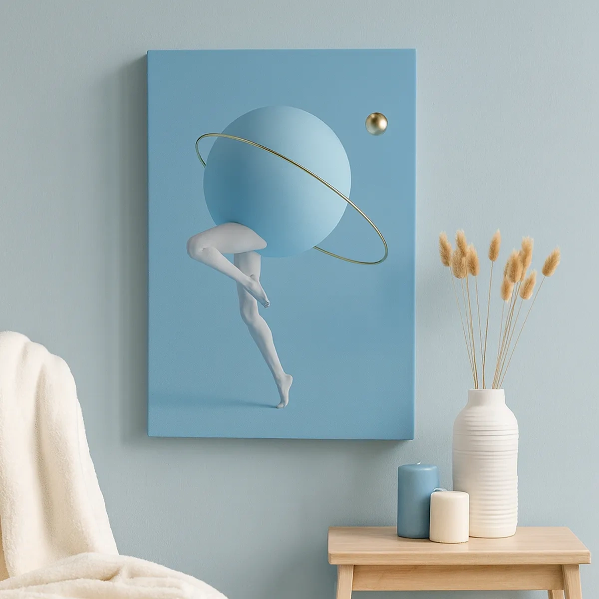 Bild auf Leinwand - Leinwandbild - Eine blaue Kugel mit einer Umlaufbahn und menschlichen Beinen vor dem Himmel - 50x70cm - Und die Planeten spielen verrückt - Moderne Wanddekoration für Wohnzimmer und Schlafzimmer ARTTOR