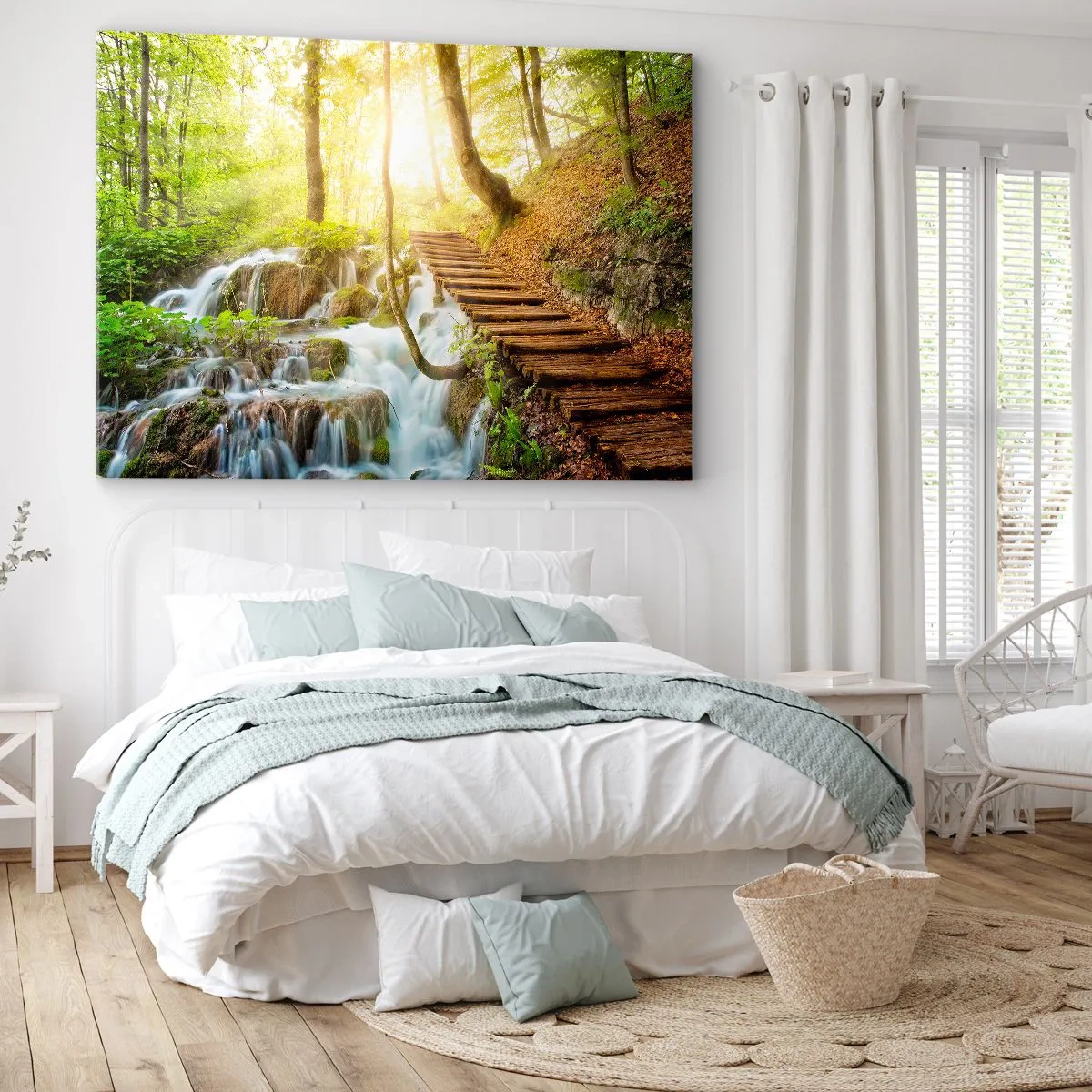 Bild auf Leinwand - Leinwandbild - Waldweg mit Holztreppe am Wasserfall - 100x70cm - Eine ersehnte Kühle - Moderne Wanddekoration für Wohnzimmer und Schlafzimmer ARTTOR
