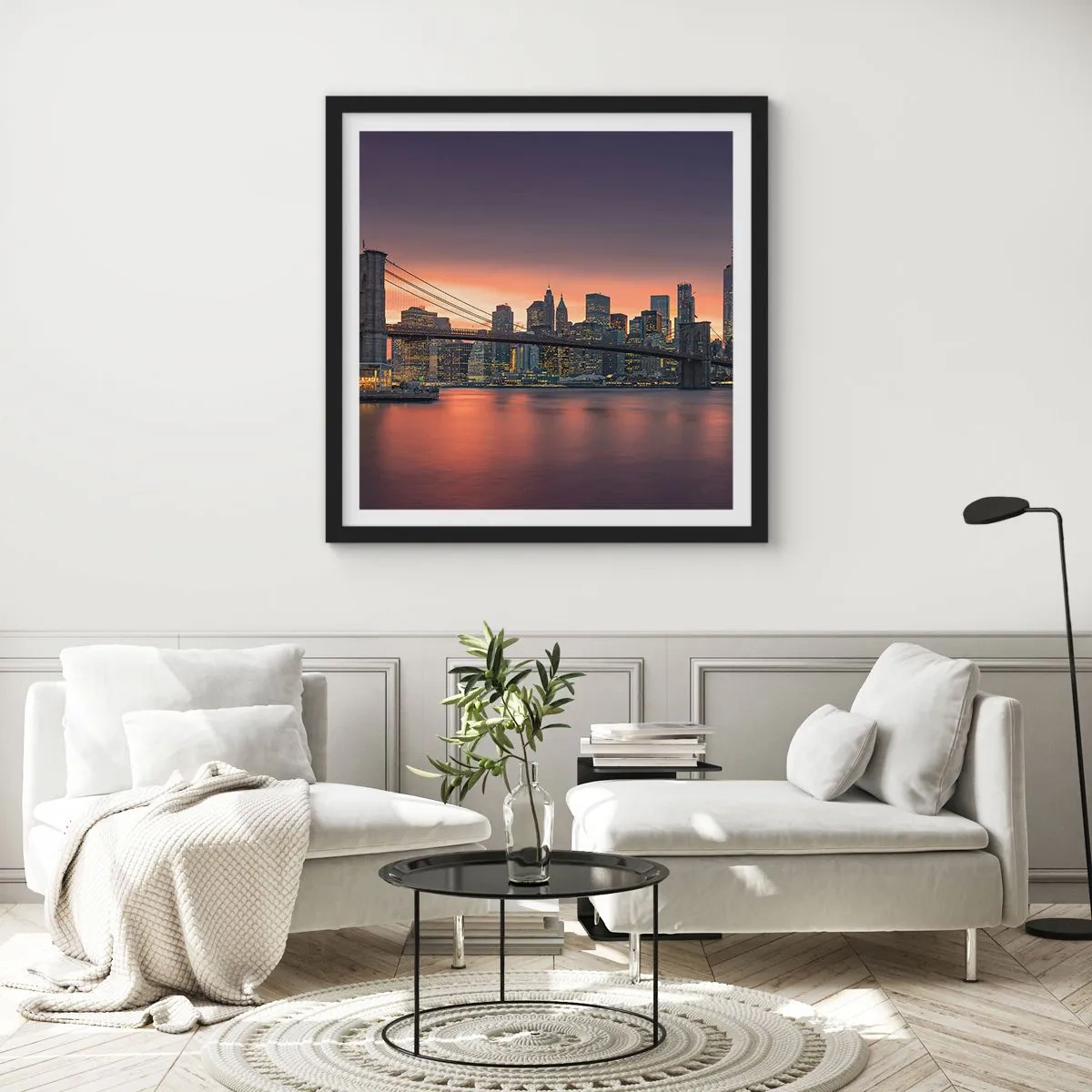 Poster in einem schwarzem Rahmen - Eingetaucht in lila Stille - 40x40 cm