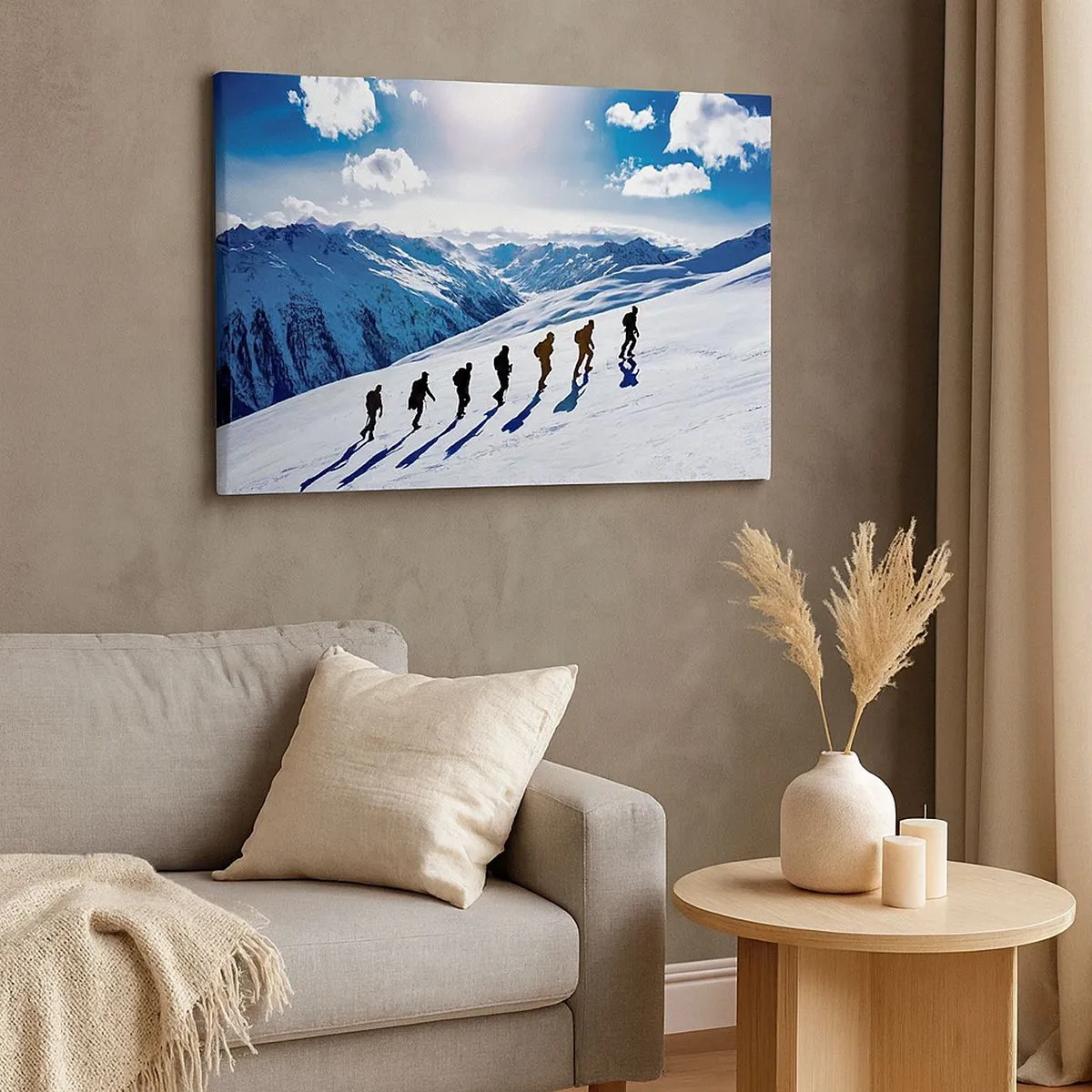 Bild auf Leinwand - Leinwandbild - Eine Gruppe von Bergsteigern wandert einen schneebedeckten Hang hinauf - 70x50cm - Das Team der Eroberer - Moderne Wanddekoration für Wohnzimmer und Schlafzimmer ARTTOR